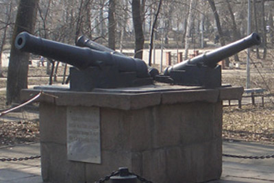 Памятник «Пушки». Нижний парк
